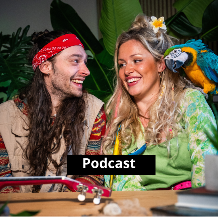 Lies & Jus tijdens hun podcast Dierenavonturen