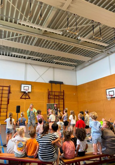 Lies & Jus op een school